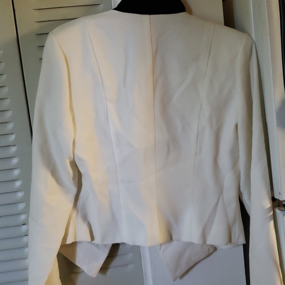 Blazer - Picture 3 of 7